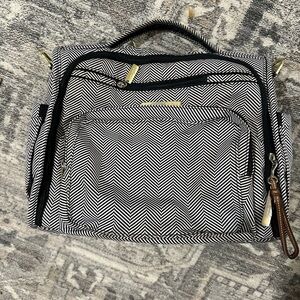 Ju-Ju-Be Black and White Baby Bag with Messenger Style and Multiple Compartments